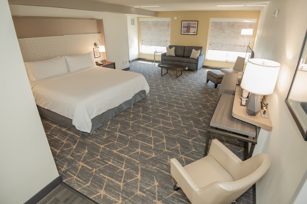 Holiday Inn & Suites Oakland Airport by IHG - photo 6