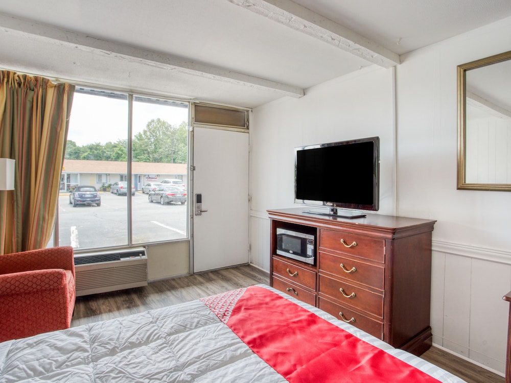 OYO Inn Kernersville - photo 8