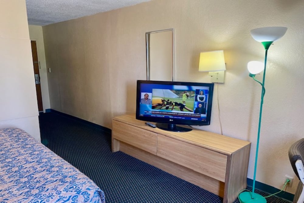 Red Carpet Inn & Suites Lima - photo 18