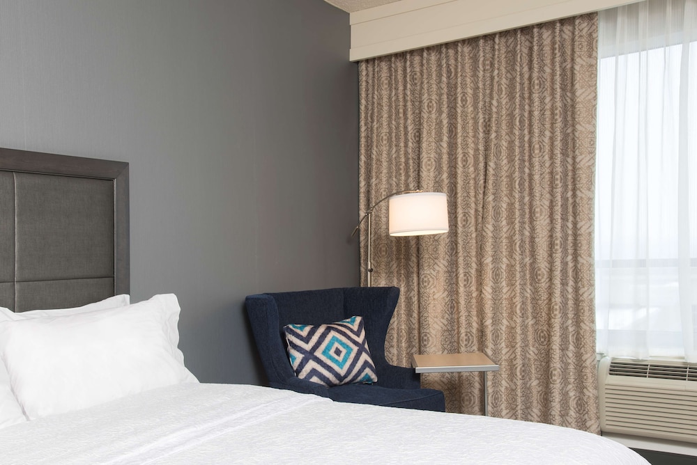 Hampton Inn & Suites Grand Rapids Downtown - photo 19