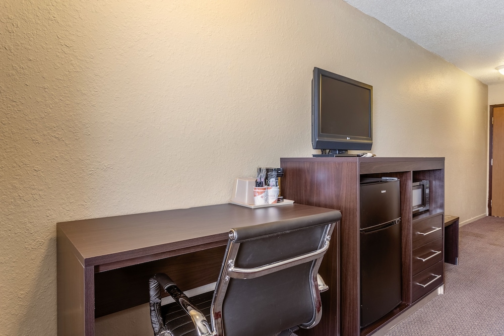 Motel6 Concordia MO - photo 4