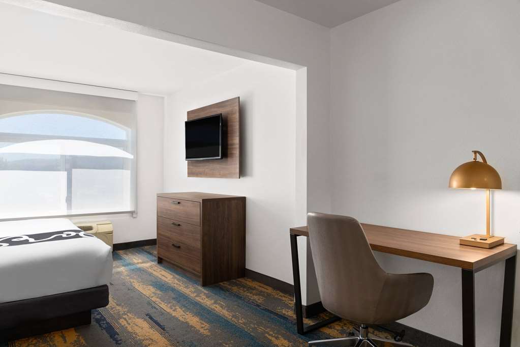 La Quinta Inn & Suites by Wyndham Kennewick - photo 22