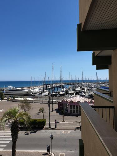 Nettuno apartment city center sea view — 4-Star Luxury Hotel in Nettuno, Italy