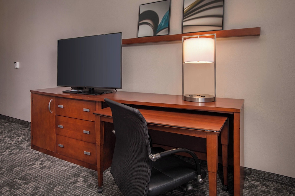 Courtyard by Marriott Dulles Town Center - photo 12