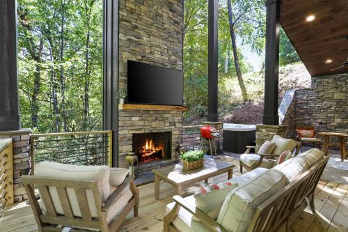 The Dream Catcher Home — 4-Star Luxury Hotel in Blue Ridge, United States