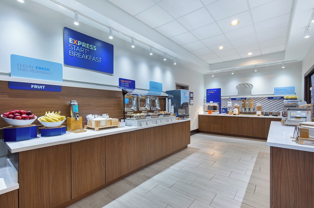 Holiday Inn Express Hotel Ooltewah Springs Chattanooga by IHG - photo 49