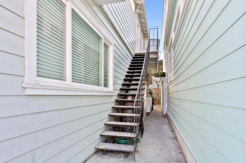 318CL Upper 318 Claressa Ave Upper — Avalon — photo 5