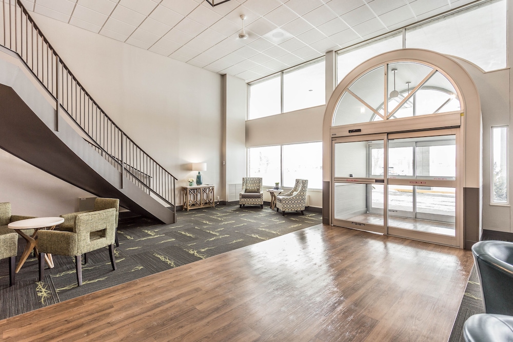 EverSpring Inn & Suites - photo 2