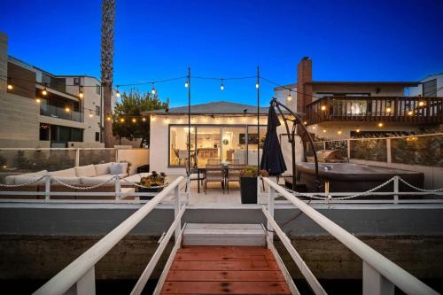 Bayside Getaway Waterfront in Newport Beach, United States