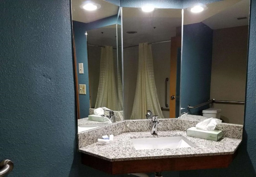 Days Inn by Wyndham Englewood Dayton Airport - photo 17