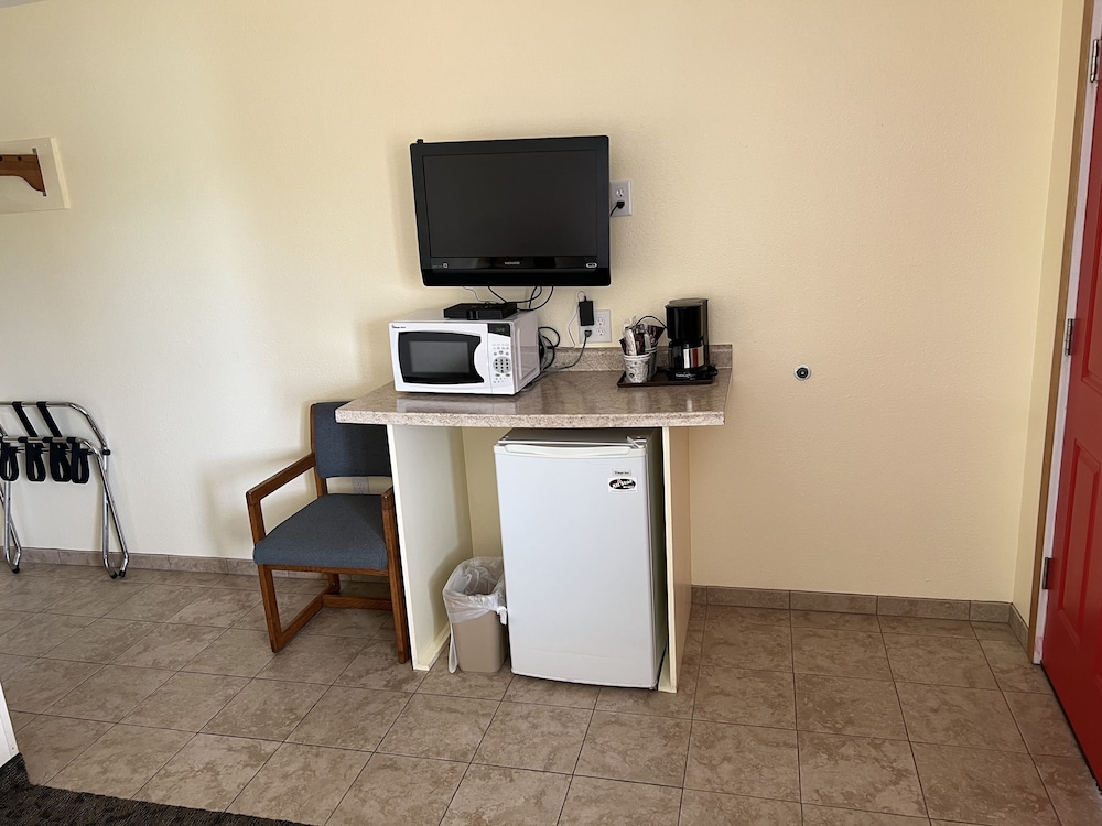 All Star Inn & Suites - photo 9