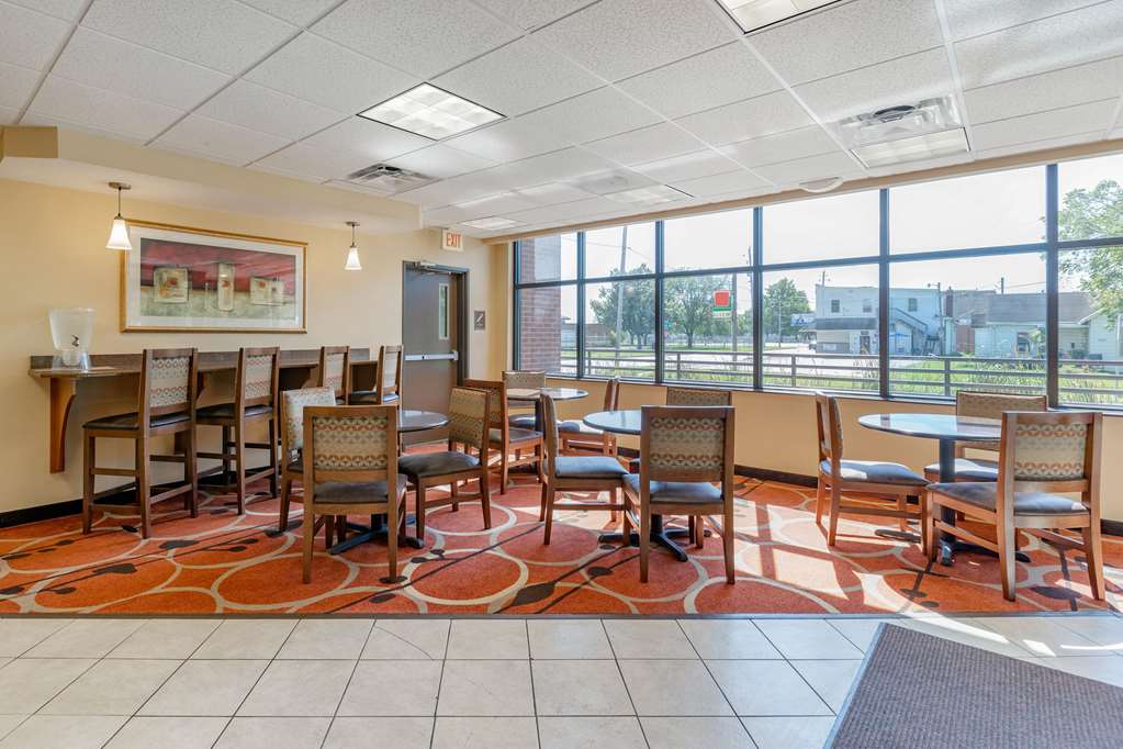 Econo Lodge Inn & Suites Des Moines Fairgrounds Area - photo 28