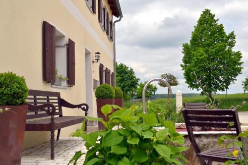 Ferienwohnung Hoacherer Hof — 5-Star Luxury Hotel in Riedenburg, Germany