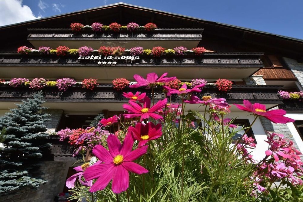 Hotel La Rouja — 4-Star Luxury Hotel in Ayas, Italy