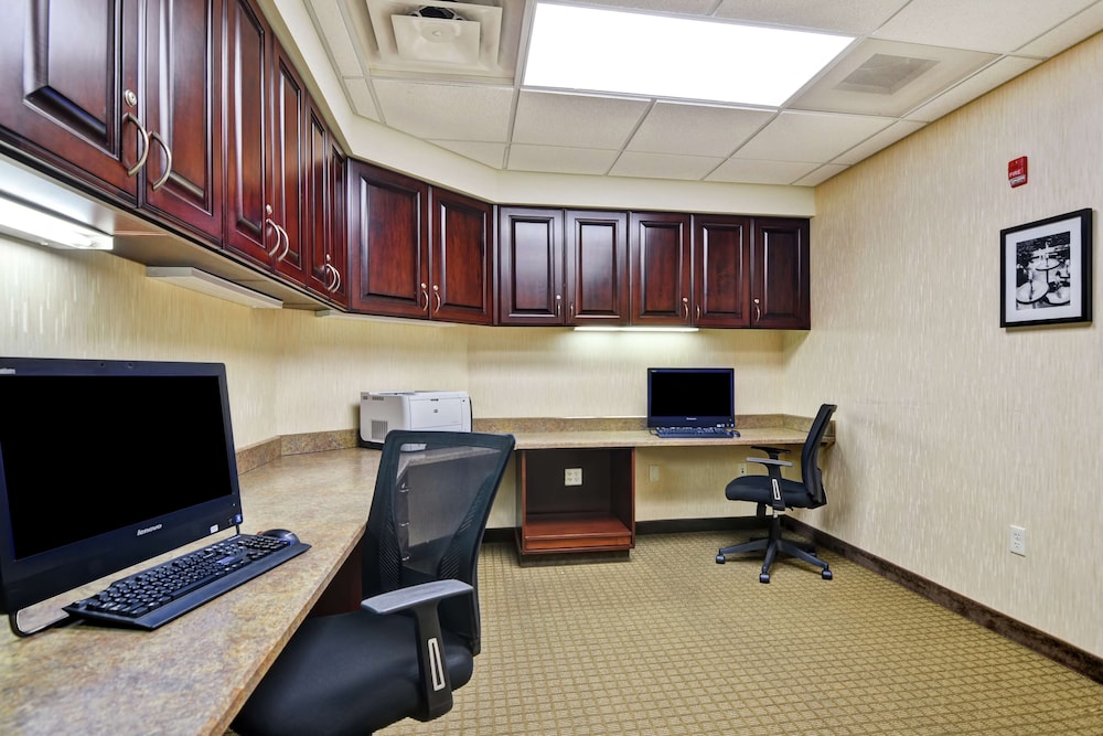 Hampton Inn & Suites Peoria at Grand Prairie IL - photo 39