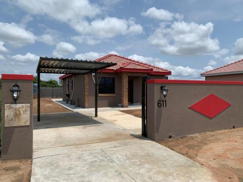 Lion House 3 bedroom House next to Pilanesberg and Sun City — 4-Star Luxury Hotel in Mogwase, South Africa