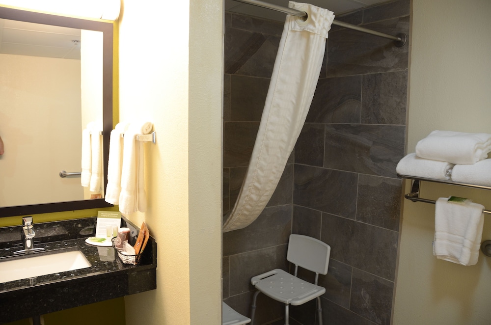 AmericInn by Wyndham West Burlington - photo 34
