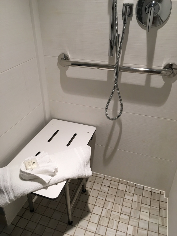 Crowne Plaza Ventura Beach by IHG - photo 16