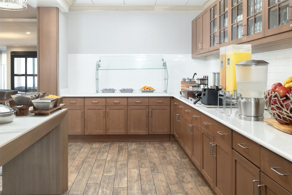 Homewood Suites by Hilton Wauwatosa Milwaukee - photo 37