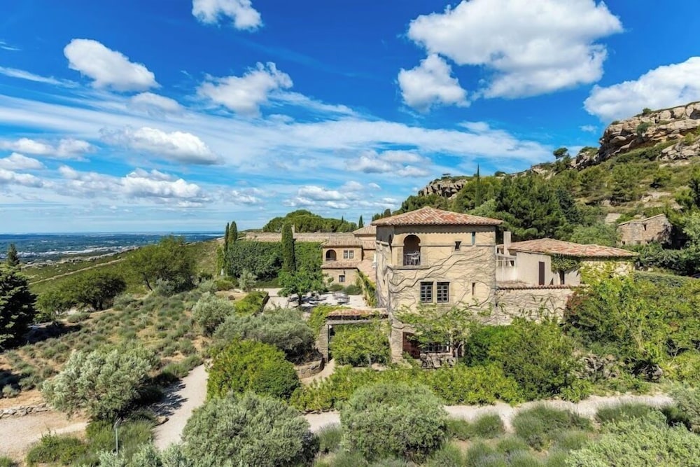 Garrigae Abbaye de Sainte Croix — 4-Star Luxury Hotel in Salon-De-Provence, France