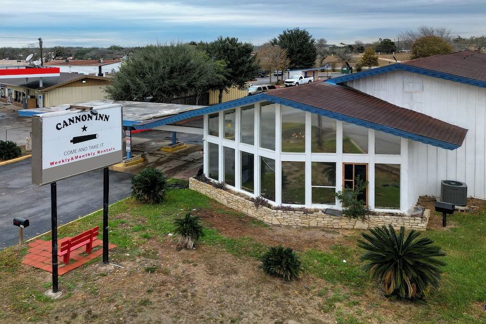 Cannon Inn By Capital O Gonzales Tx — hotel in Gonzales