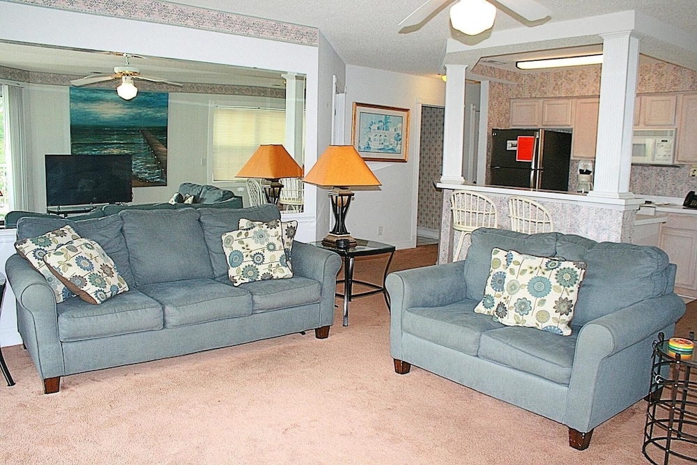 Golf Resort Condo 604M at Brunswick Plantation Close to Beach in Calabash by RedAwning — hotel in Calabash