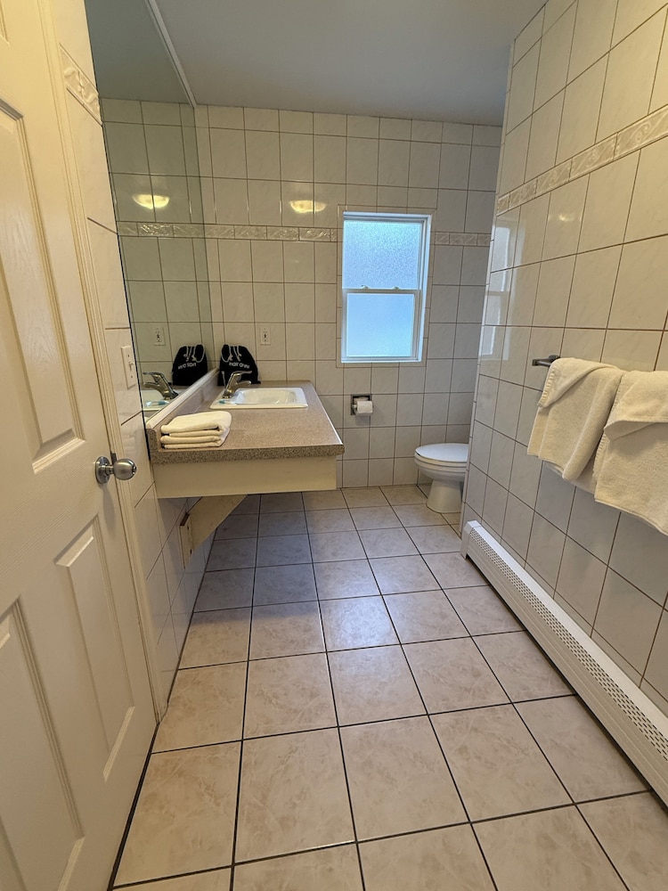 Heidi's Inn - photo 32