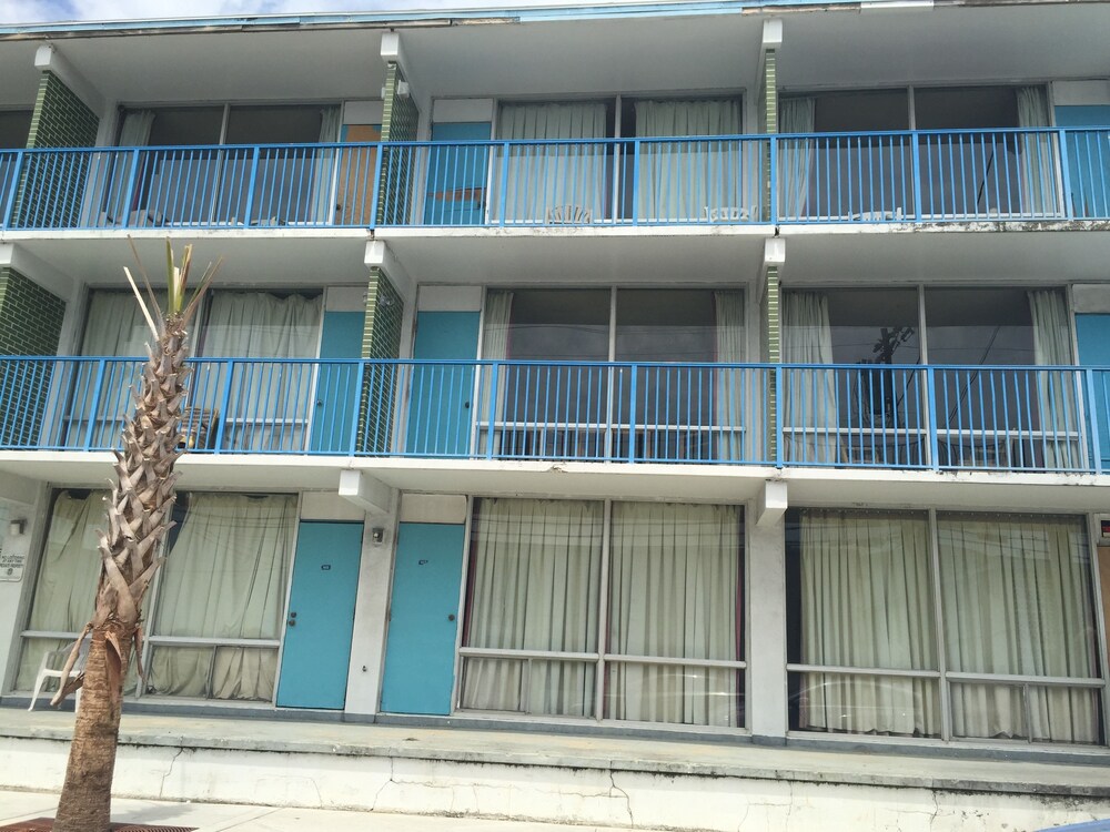 Coral Sands Motel - photo 17