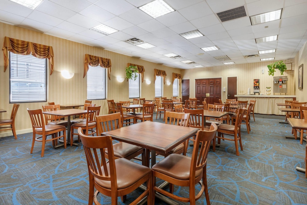 Suburban Studios Tysons Corner - photo 25