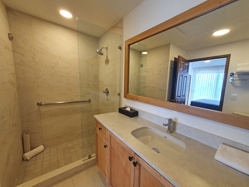 Paradise Village Beach Resort and Spa