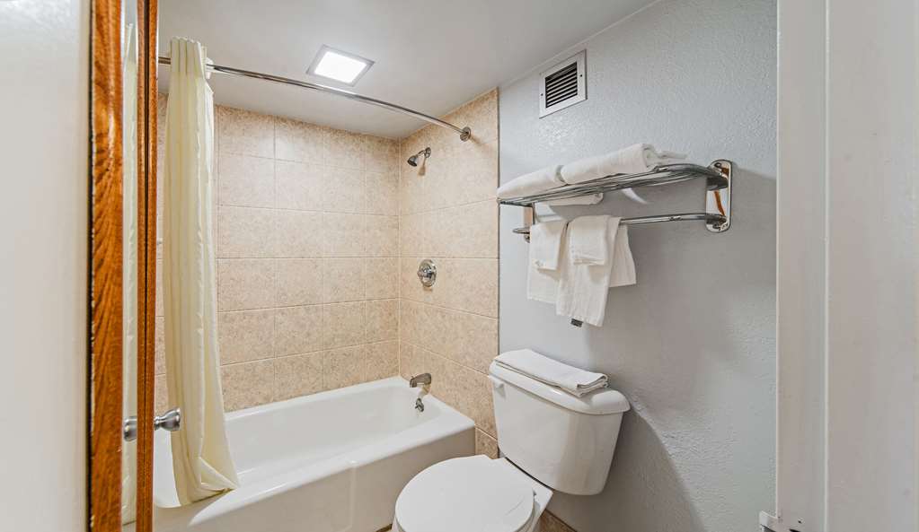 Econo Lodge And Suites Bricktown - photo 25