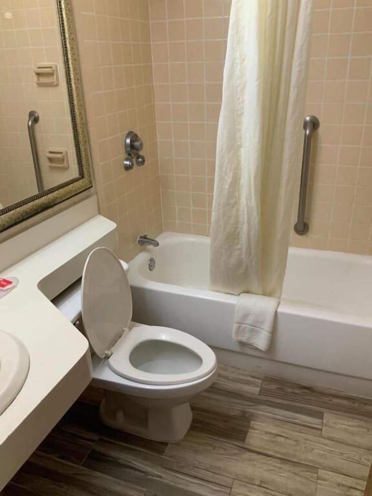 Perry Inn & Suites National Fairground I 75 - photo 37