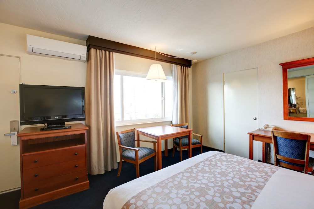 Newport Channel Inn Near Huntington State Beach - photo 20