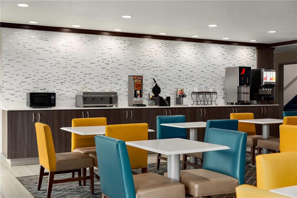 La Quinta Inn & Suites by Wyndham Peru Starved Rock St Park - photo 26