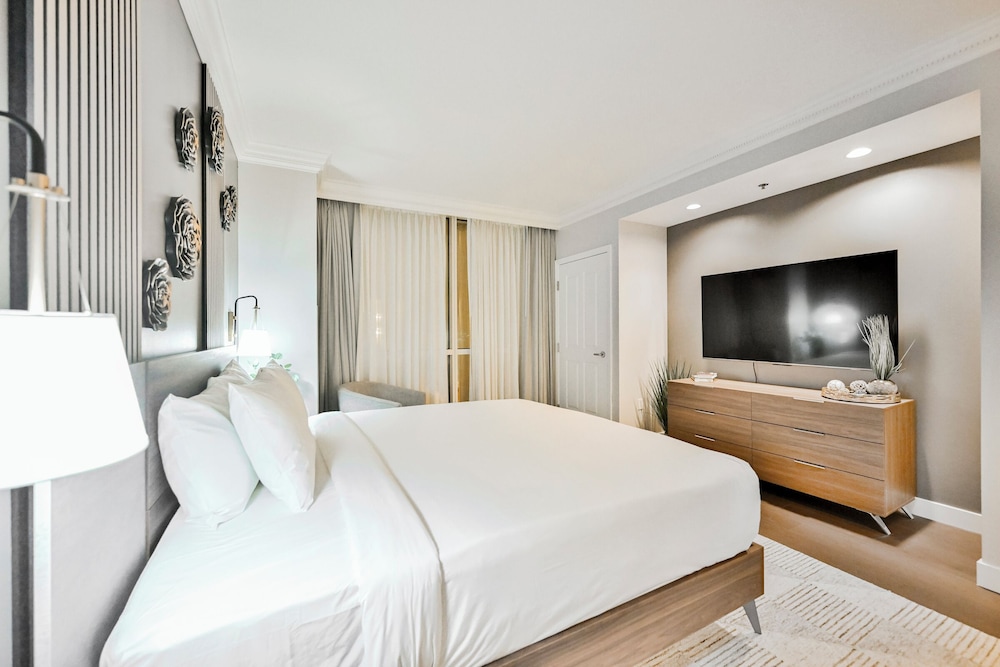StripViewSuites at Signature - photo 80