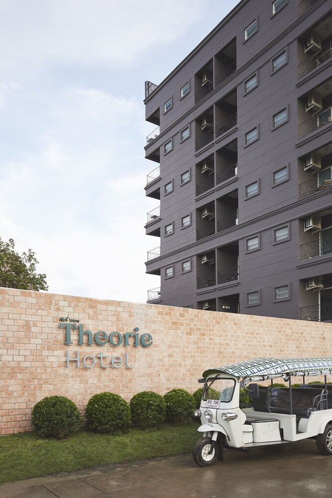 Theorie Hotel Sukhumvit 107 by SLH in Samut Prakan, Thailand