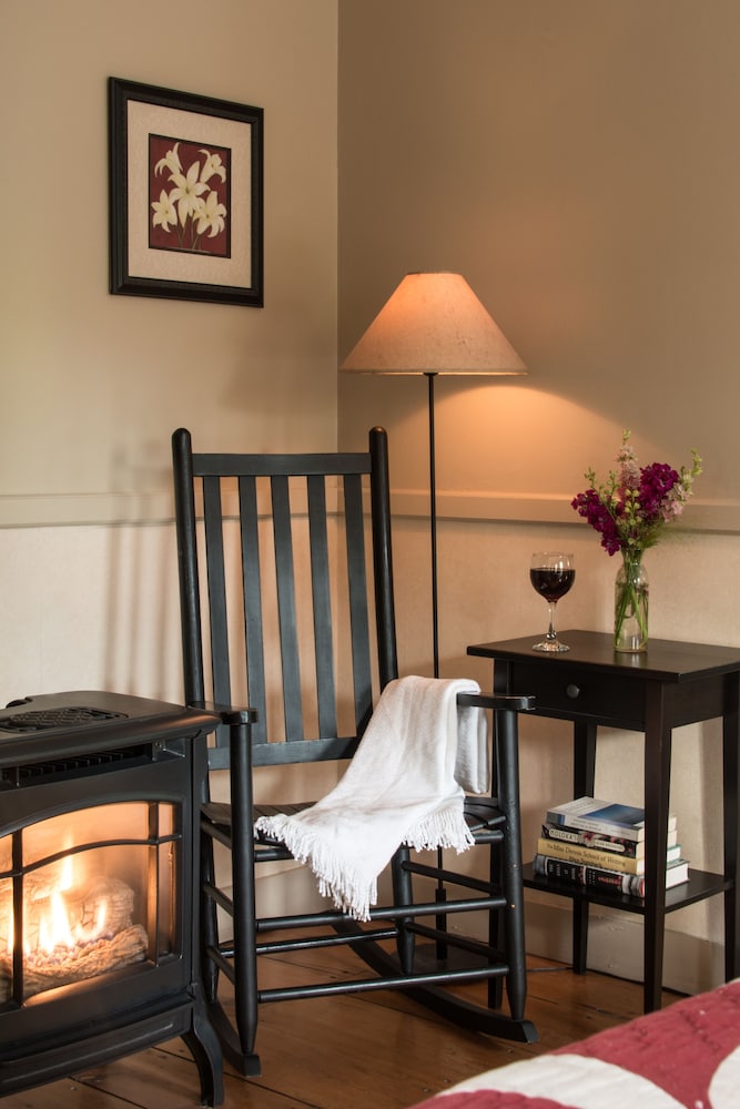 Brass Lantern Inn - photo 26