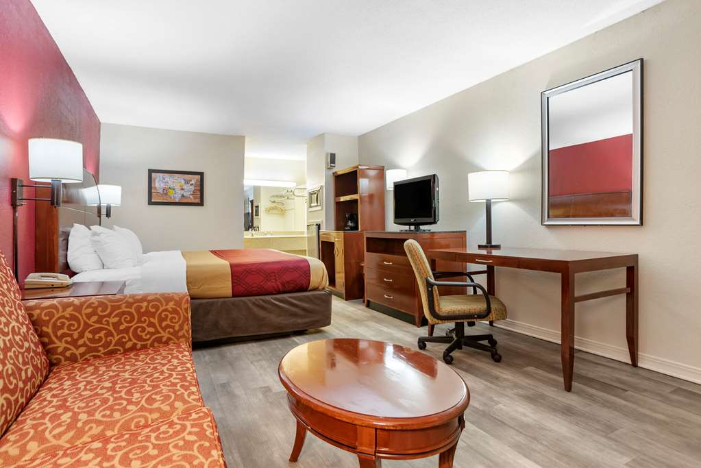 Econo Lodge Pearl Jackson - photo 23