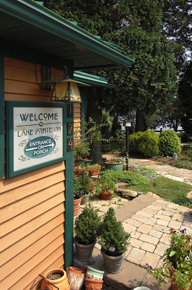 Lake Pointe Inn in Mchenry, United States