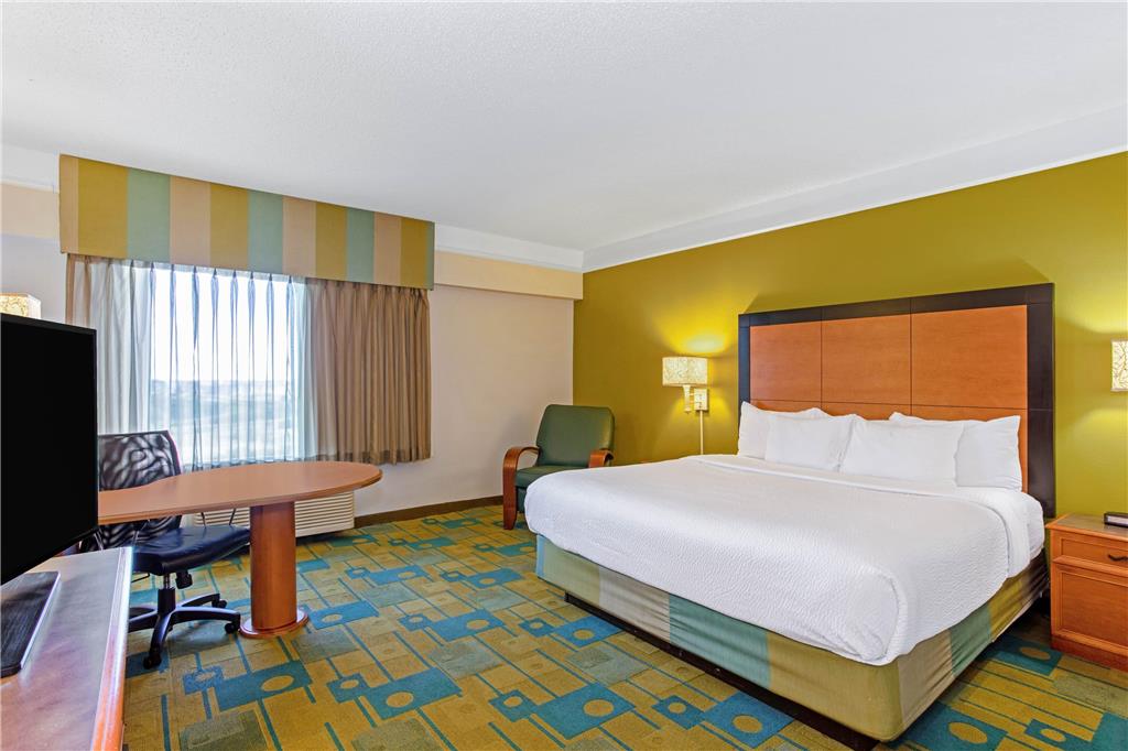 La Quinta Inn & Suites by Wyndham Orlando I Drive Conv Ctr - photo 25