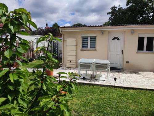 Petit nid douillet dans un cocon de verdure — hotel in Vaires-Sur-Marne