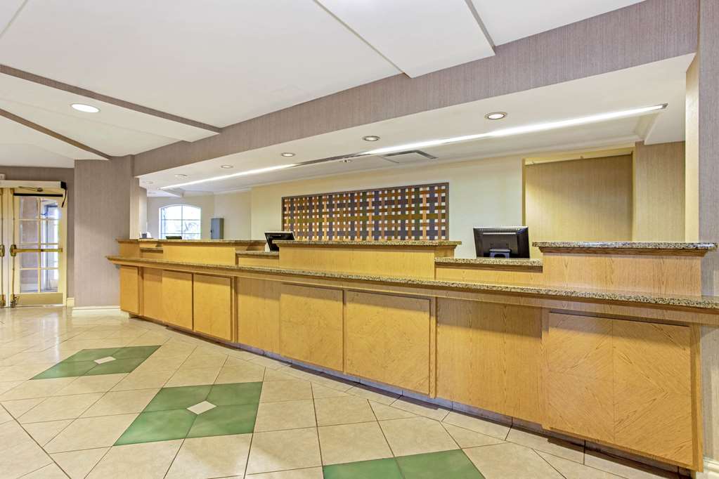 La Quinta Inn & Suites by Wyndham Orlando I Drive Conv Ctr - photo 12