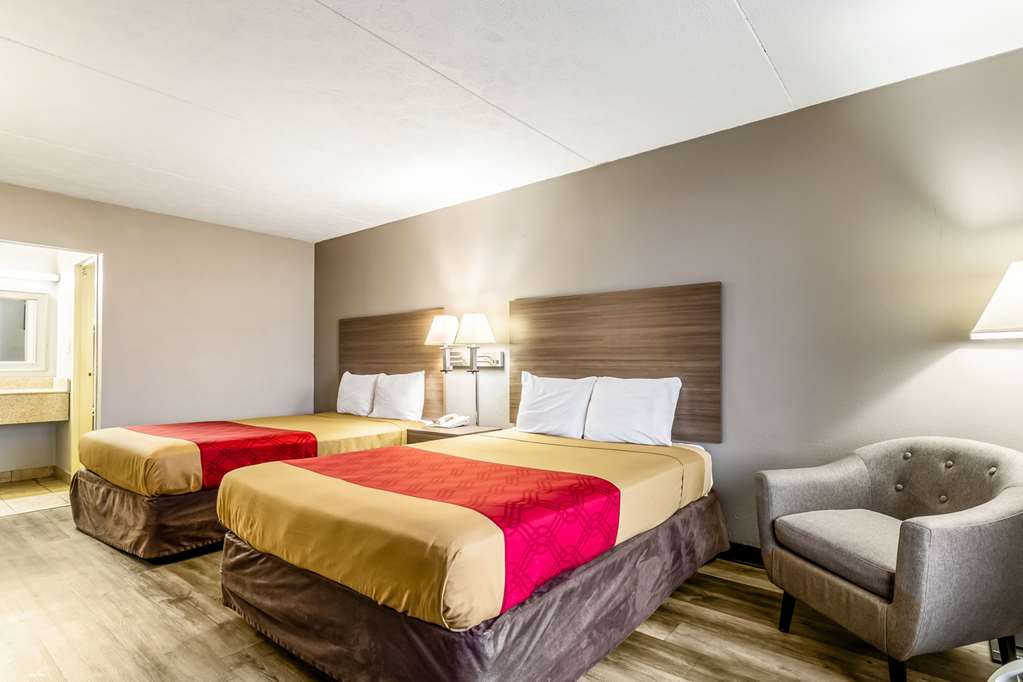 Econo Lodge Seymour - photo 13