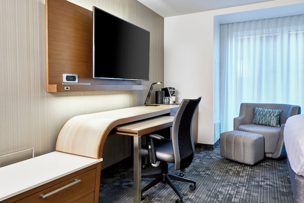 Courtyard by Marriott Baltimore Downtown McHenry Row - photo 7