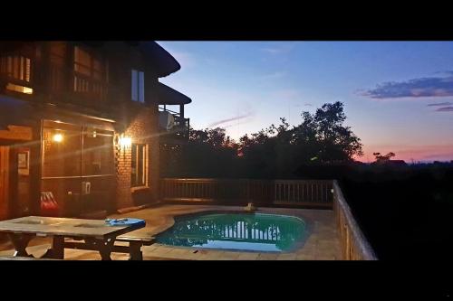 Hadeda Lodge Mabalingwe — 4-Star Luxury Hotel in Warmbaths, South Africa