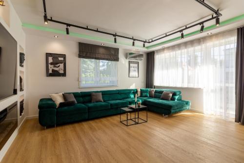 HouseCube Bar prywatne Kino Bilard Luxus in Wroclaw, Poland