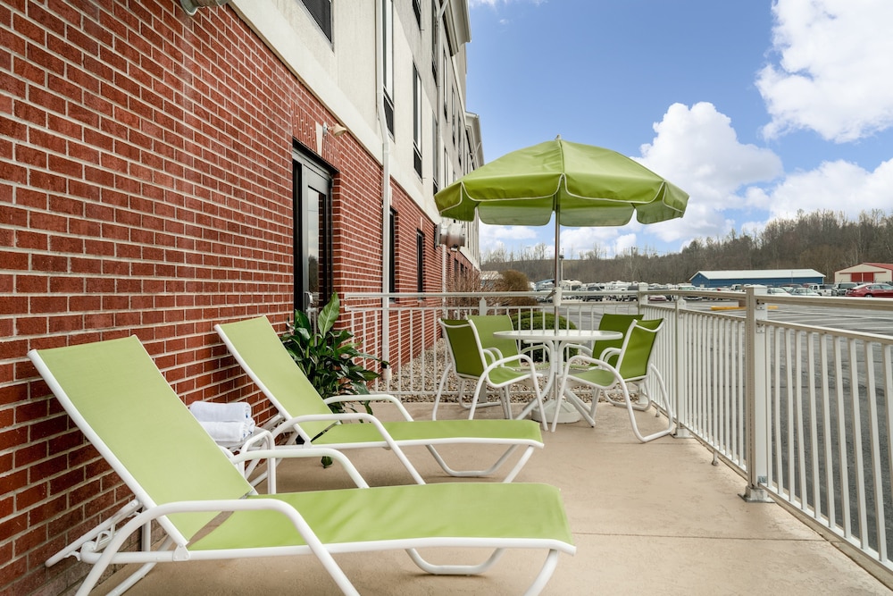 Holiday Inn Express & Suites Ashland by IHG - photo 22