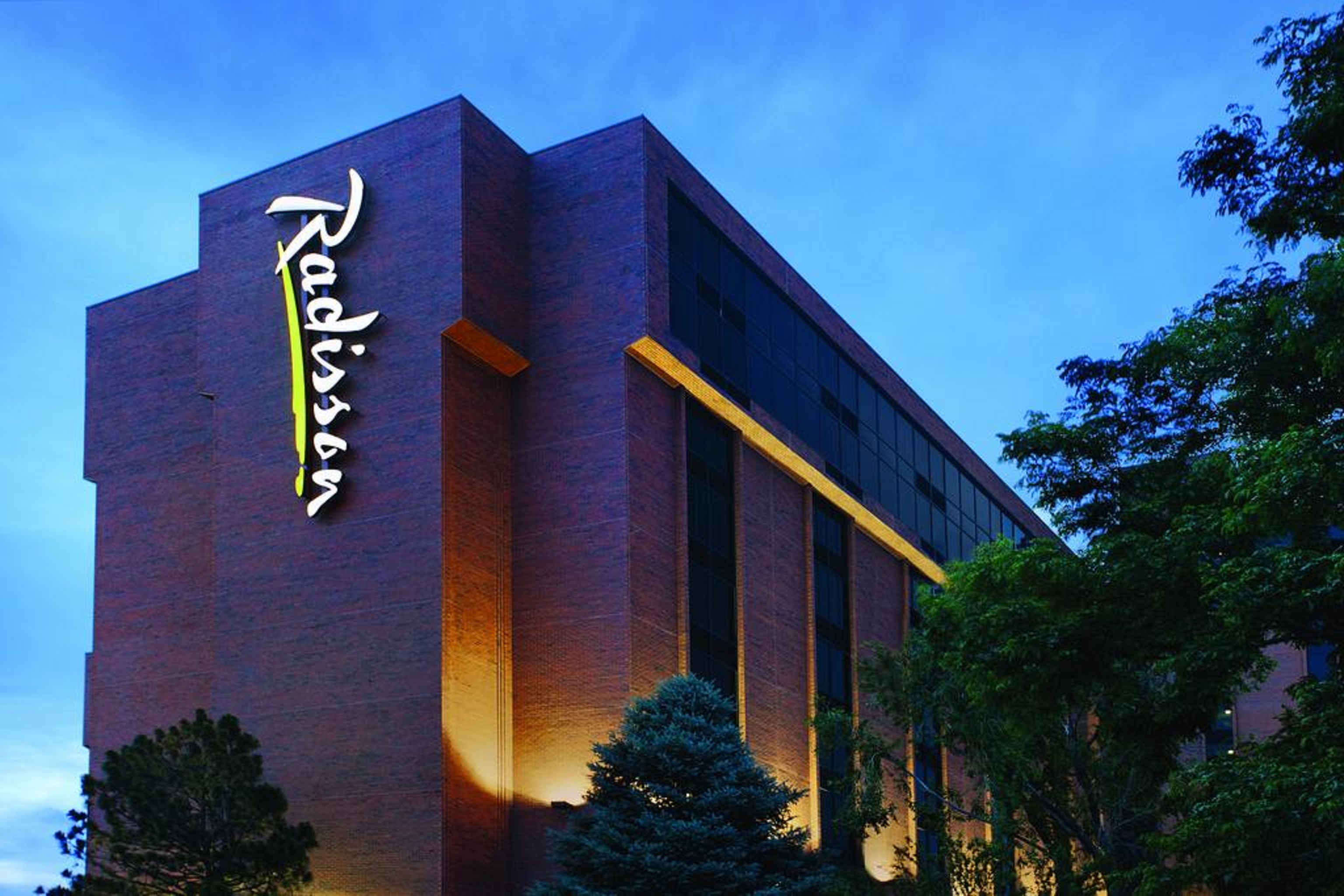 Radisson Hotel Denver Aurora - carbon neutral hotel in Aurora