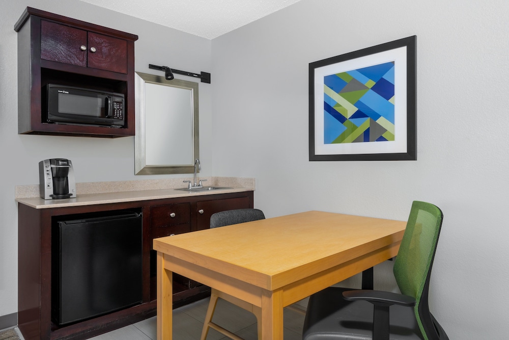 Holiday Inn Express & Suites Wheat Ridge Denver West - photo 22