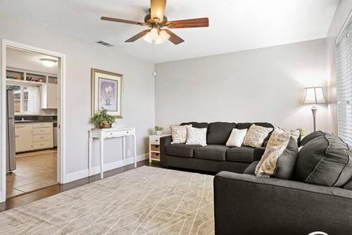 Robert St Cottage near Lodi Lake — 4-Star Luxury Hotel in Lodi, United States